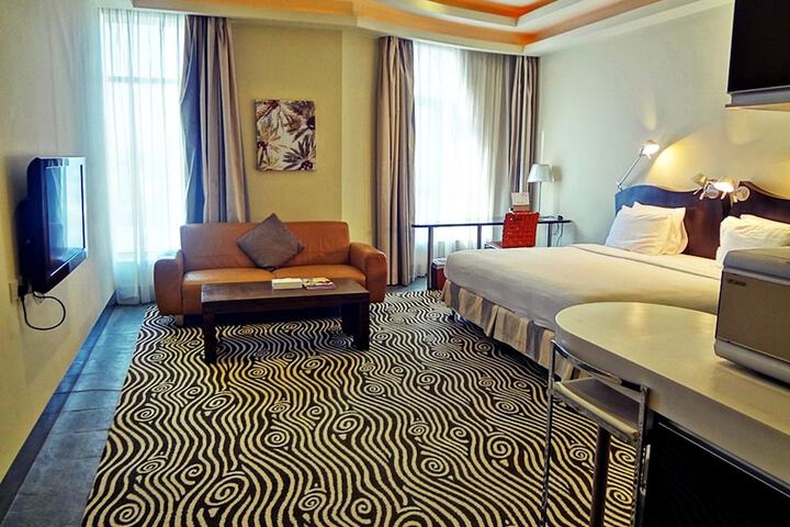 Room 10 of 31