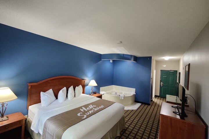 1 King Bed Business Room (13 of 25)