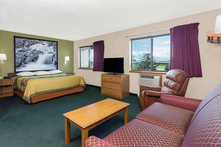 1 King Bed (2 of 8)