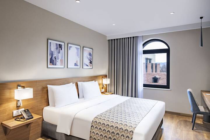 Room 3 of 44