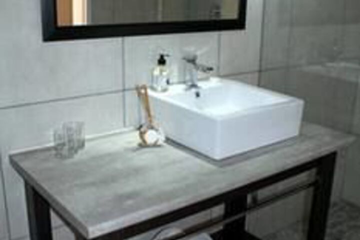 Room 5 of 11
