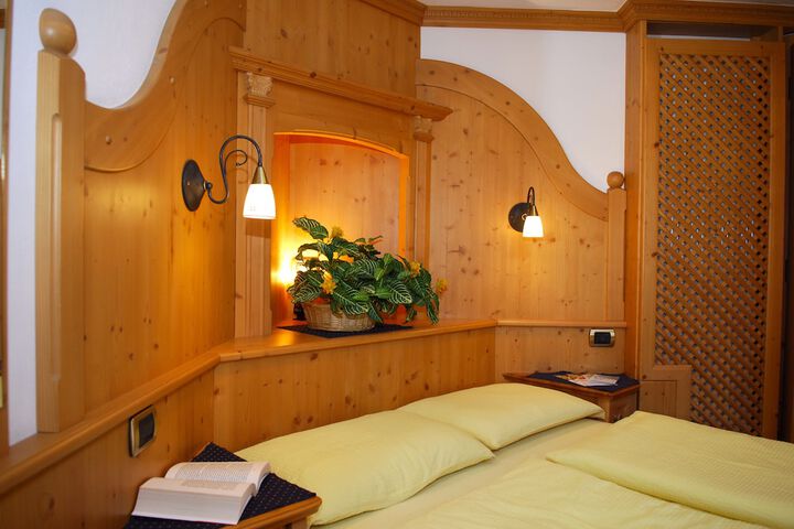 Room 5 of 61