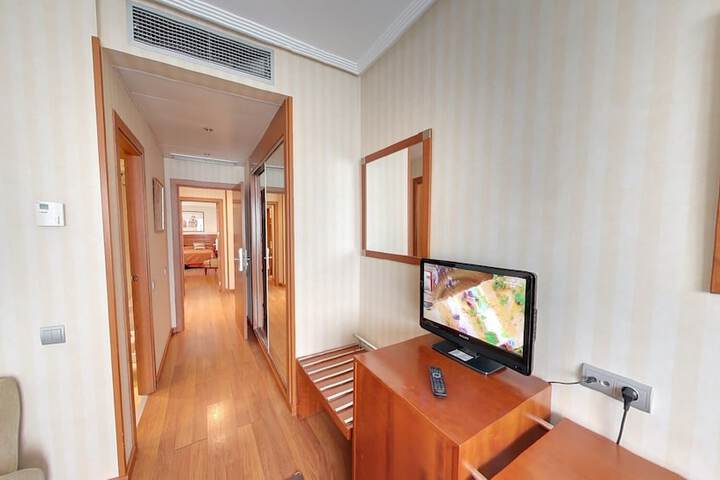 Room 13 of 38