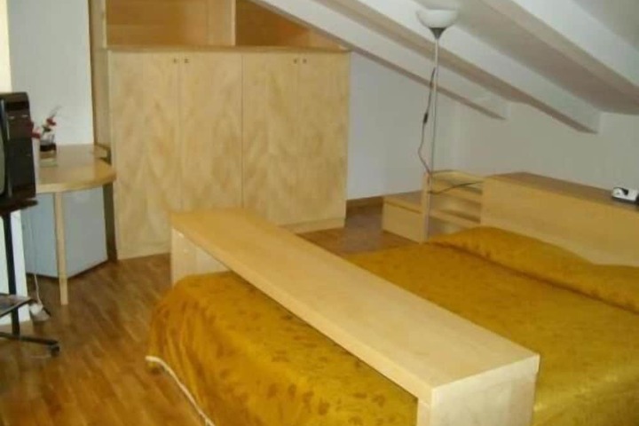 Room 12 of 39