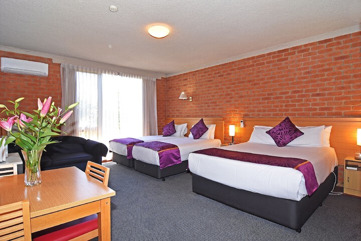 Room 2 of 34