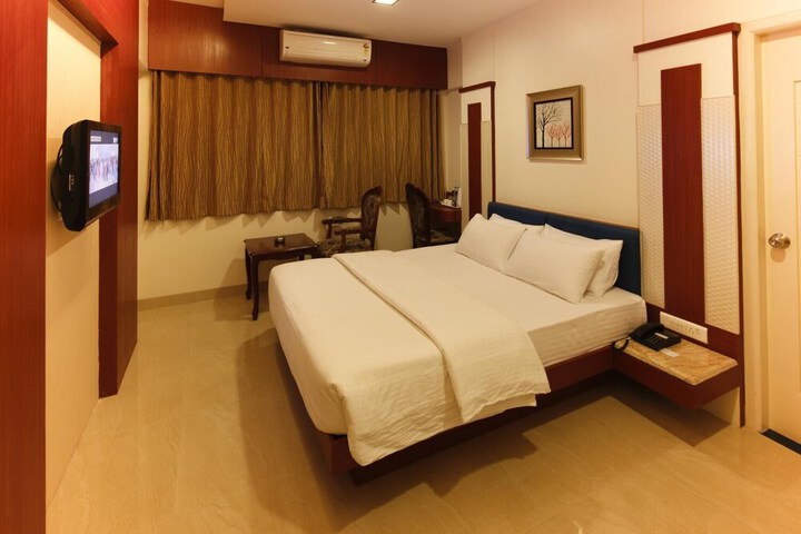 Room 13 of 30