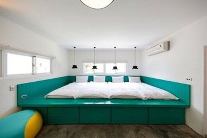 Room 9 of 30