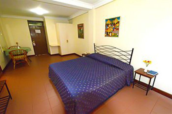 Room 5 of 13