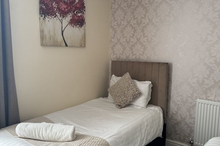 Room 5 of 28