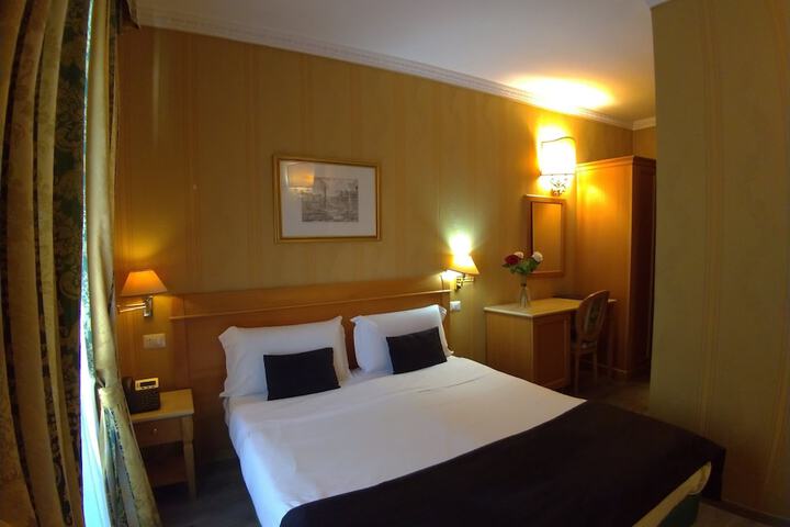 Room 8 of 30