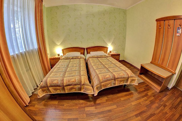Room 8 of 191