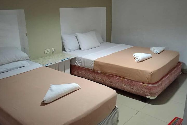 Room 10 of 14