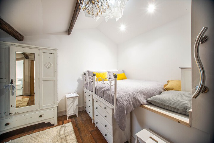 Room 7 of 10