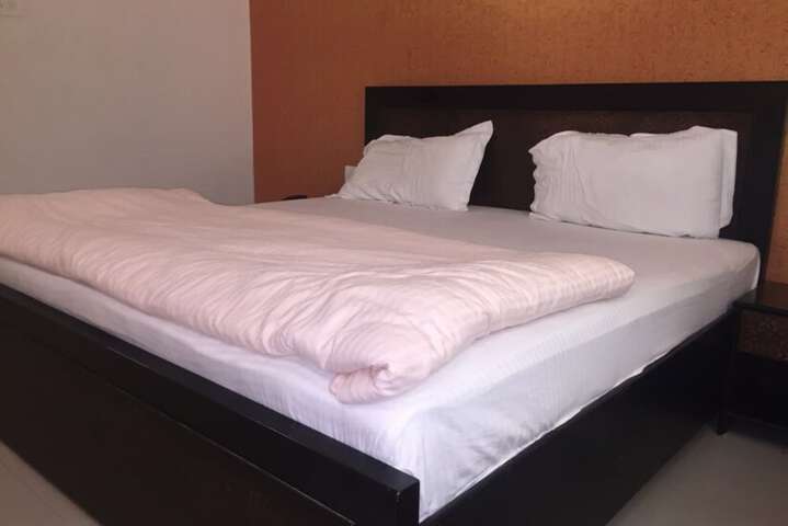 Room 5 of 10