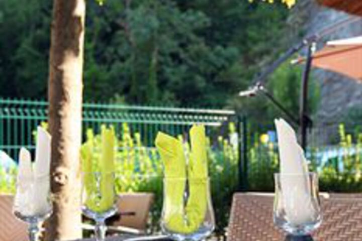 Dining 5 of 25