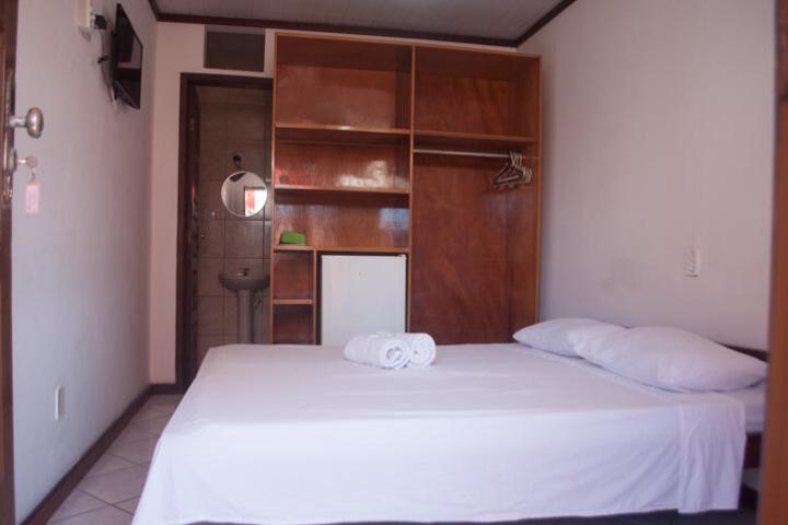 Room 32 of 43