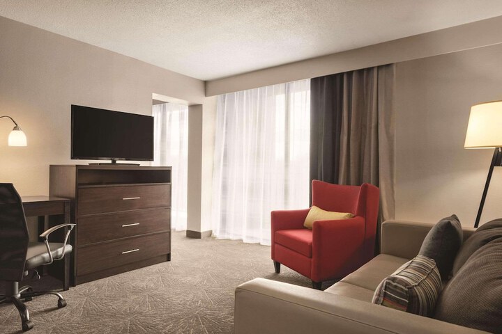 1 King Bed (2 of 5)
