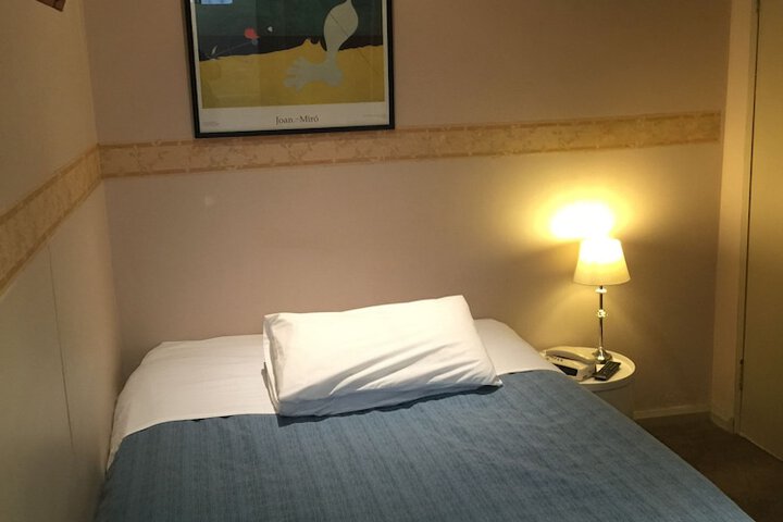Room 16 of 60