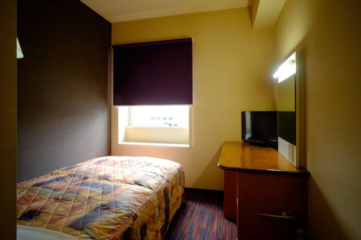 Room 4 of 6