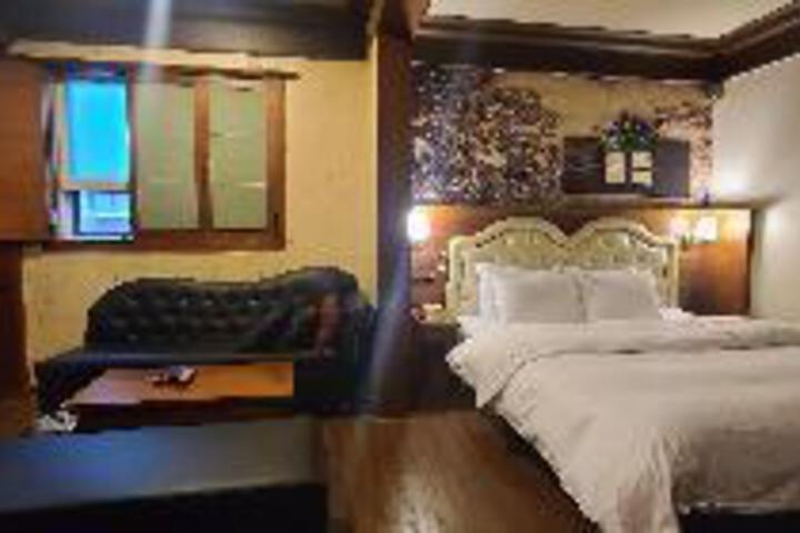 Room 1 of 6