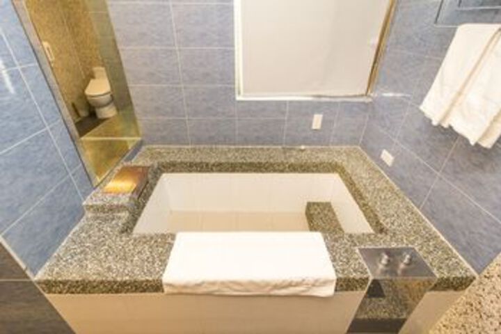 Room 10 of 21