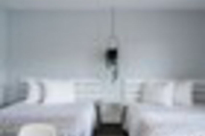 Room 53 of 147