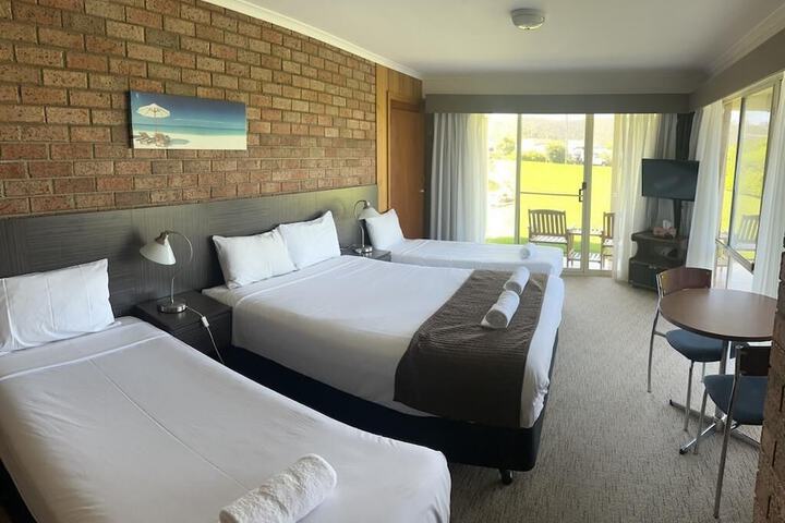 Room 8 of 17