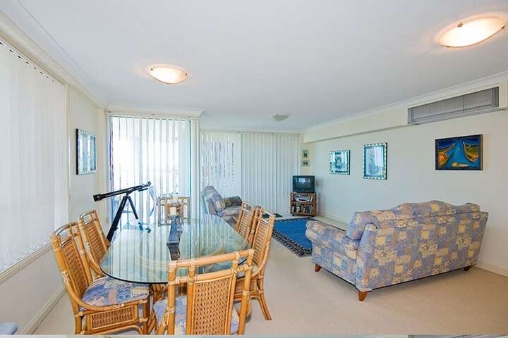 Room 5 of 12