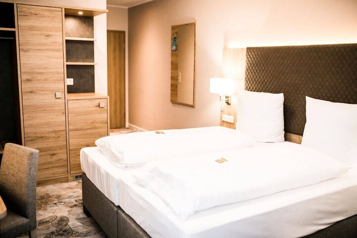 Room 16 of 27