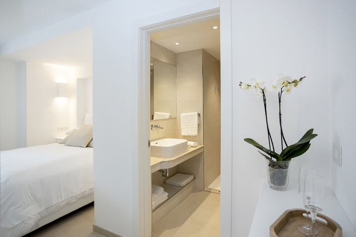 Room 15 of 115