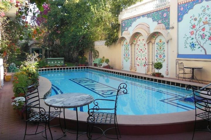 Pool Hotel