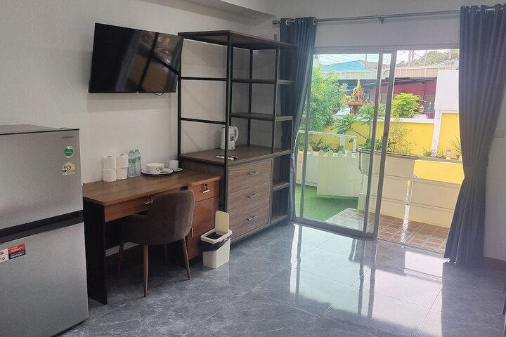 Room 2 of 6