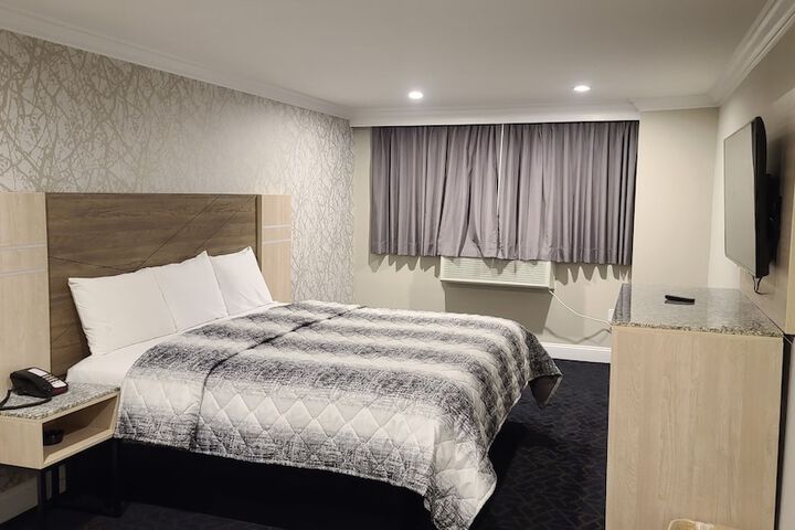 Room 5 of 17