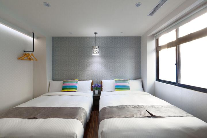 Room 6 of 28