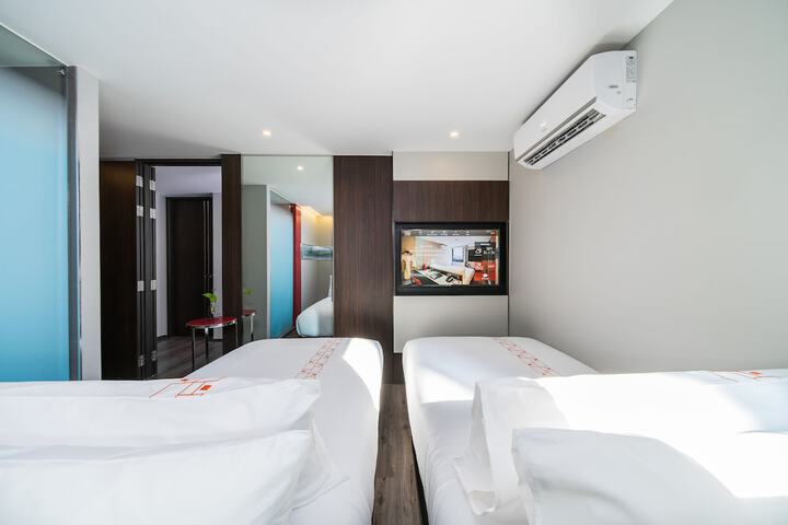 Room 20 of 64