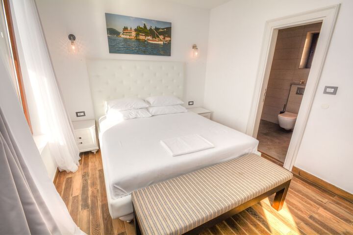 Room 8 of 29