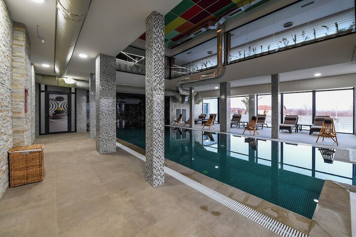 Pool 44 of 113