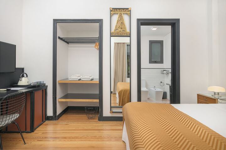 Room 48 of 79