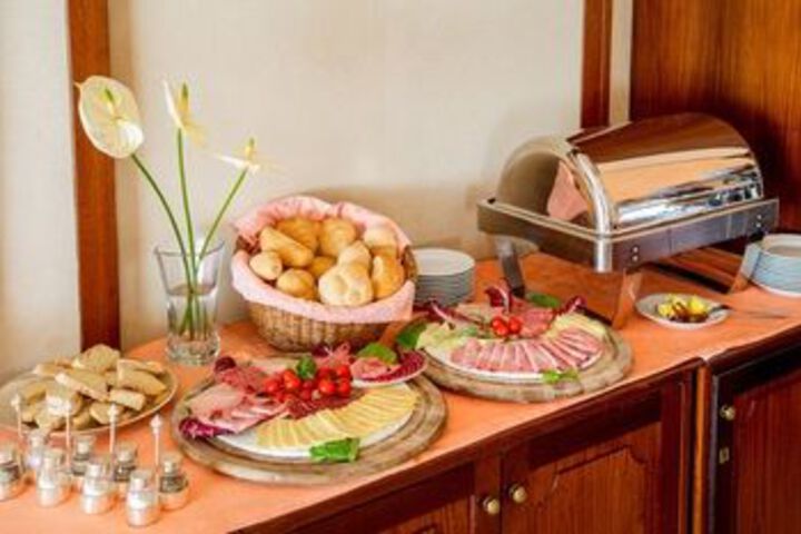 Breakfast/Coffee Service 10 of 33