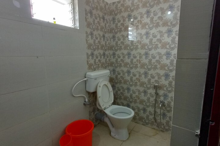 Room 17 of 33