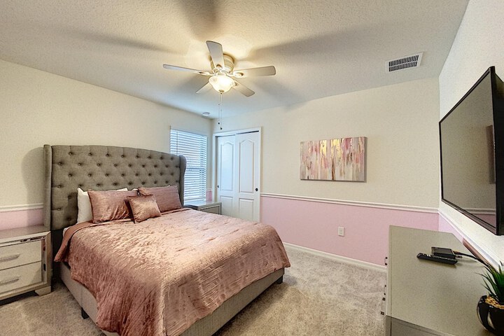 Room 5 of 18