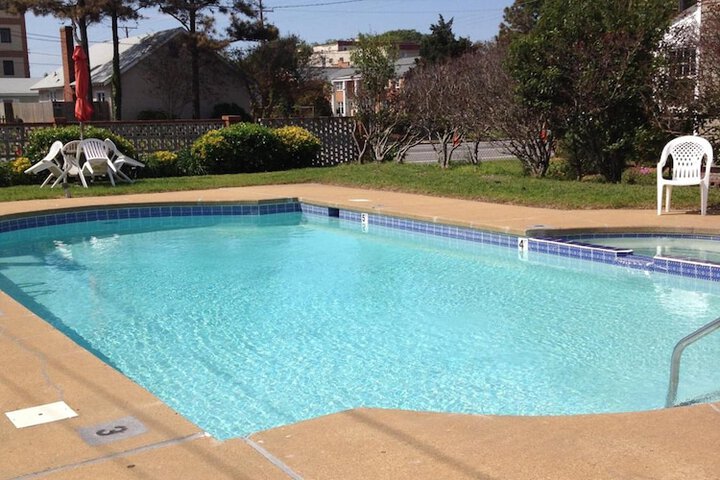 Pool 45 of 53