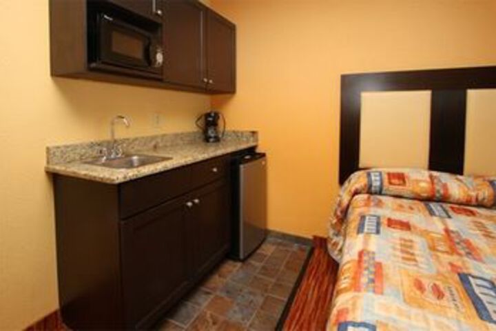 Room 17 of 24