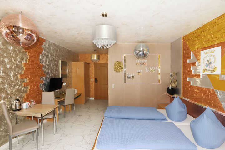 Room 12 of 20