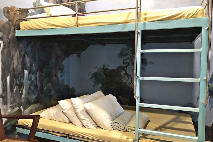 Room 10 of 62