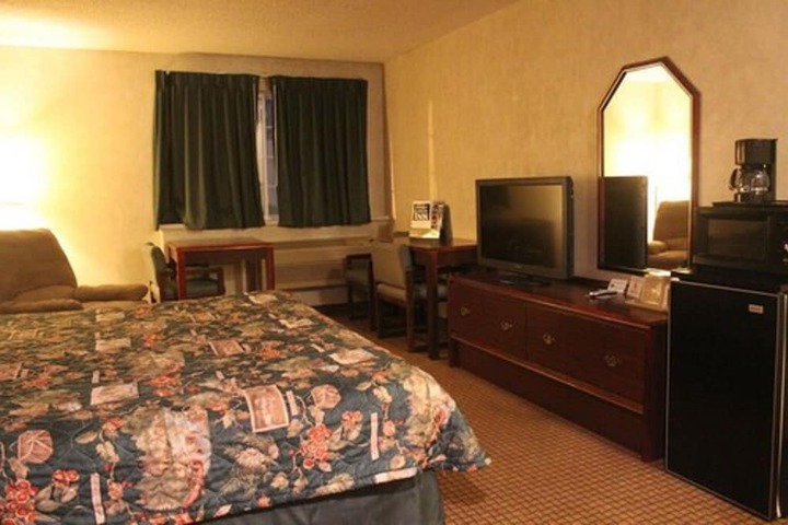 Room 8 of 16