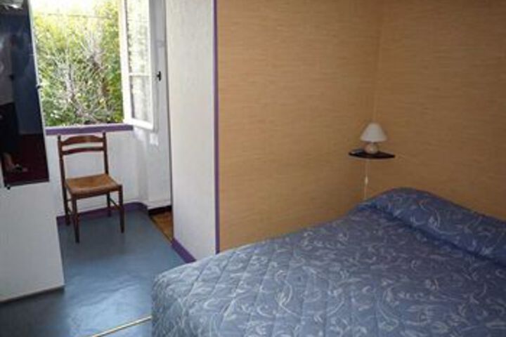 Room 4 of 9
