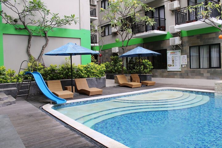 Hotel Pool