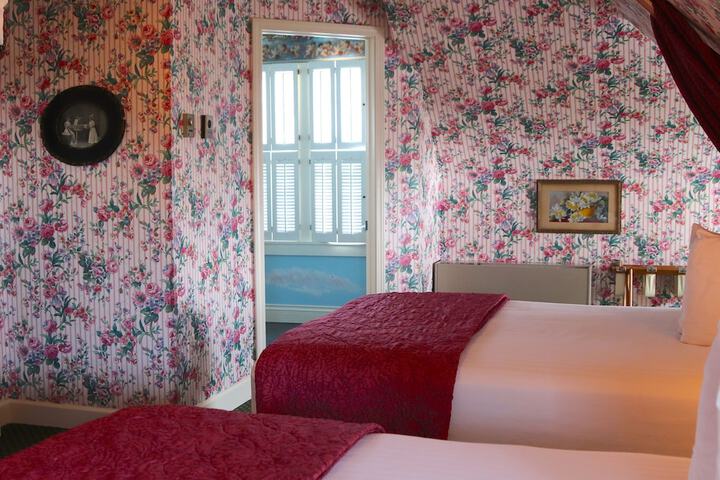 Room 49 of 112