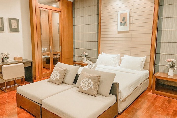 Room 5 of 77